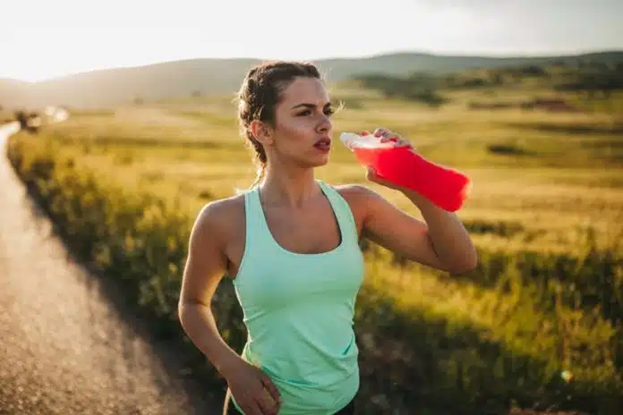 Pourquoi les sportifs doivent-ils consommer des boissons énergétiques